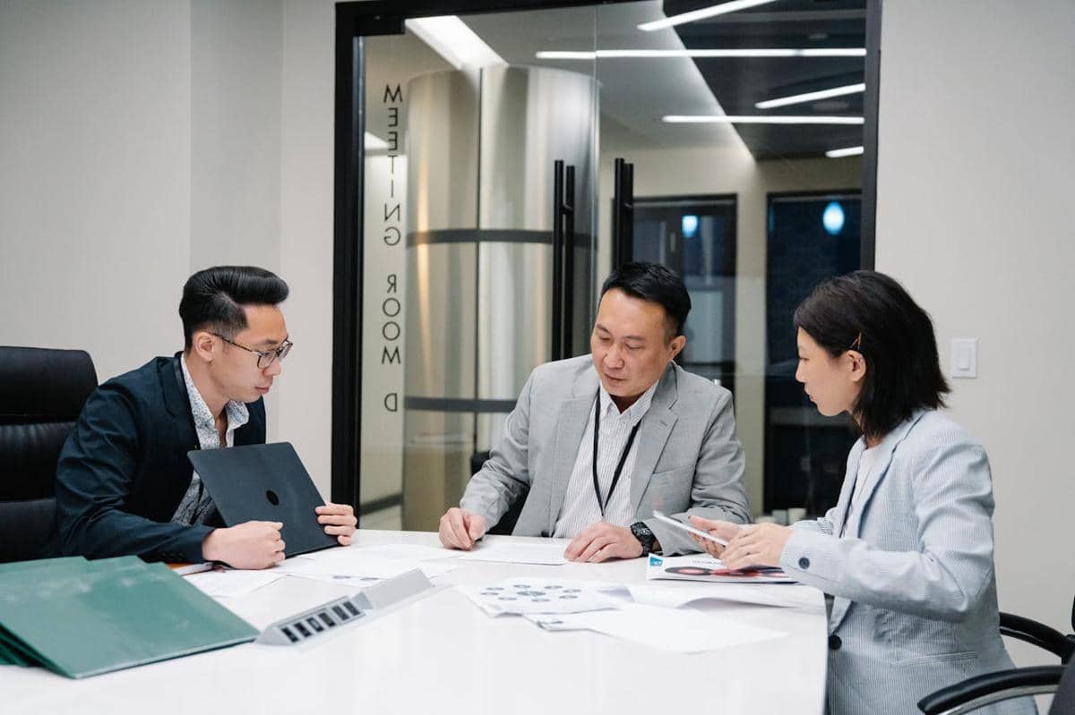 ilustrasi meeting bisnis
