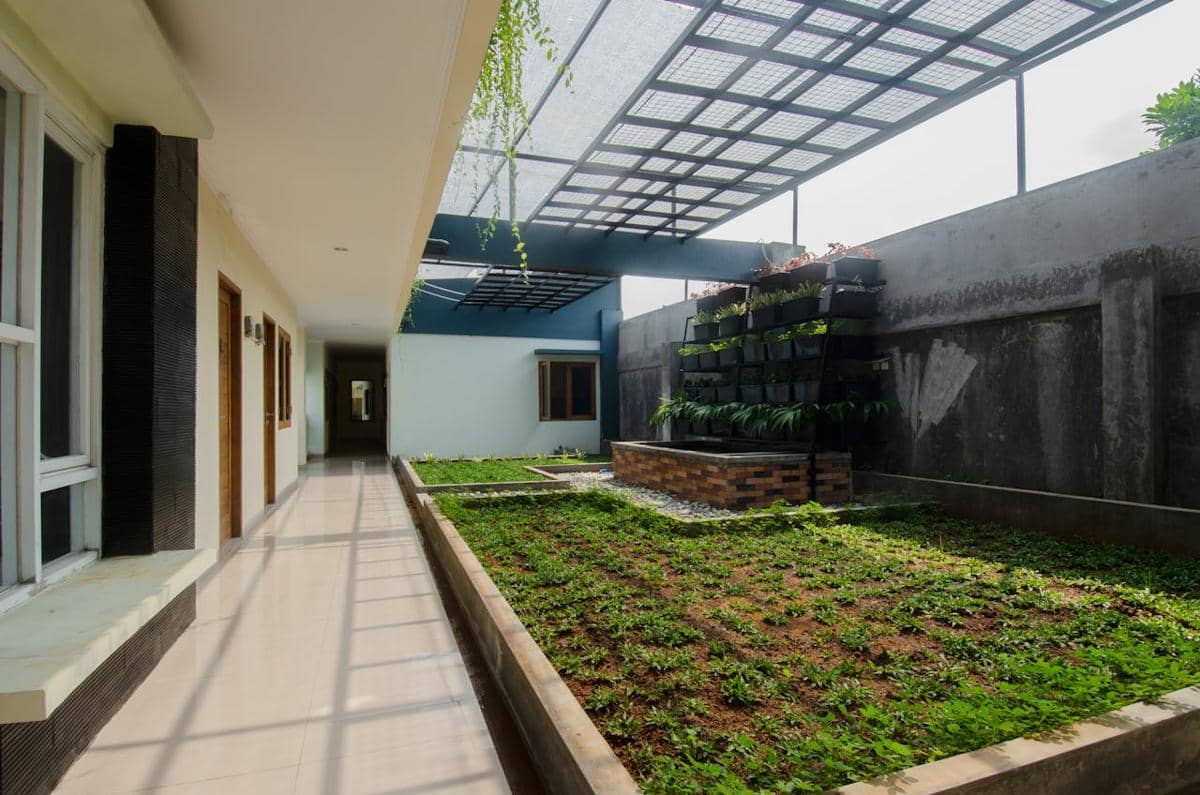 ilustrasi taman di rumah