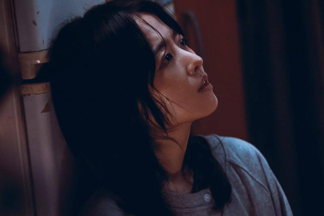 Still cut drama Gold Land. 