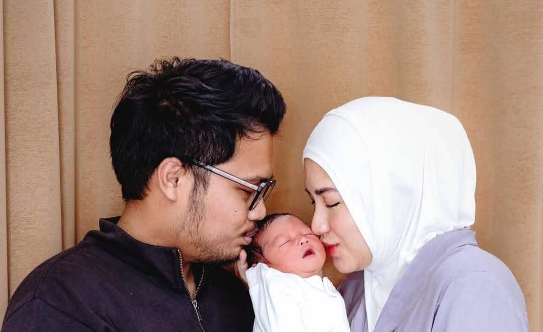 Arti Nama Anak Pertama Ochi Rosdiana, Bermakna Pembawa Keberuntungan