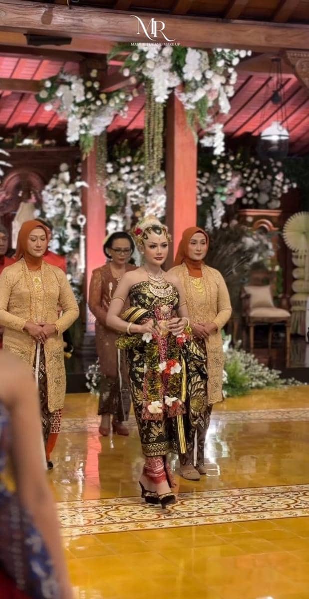 Gaya Busana dan Makeup Ngunduh Mantu Yosika Ayumi, Mantu Soimah (instagram.com/mamuktukangmakeup)