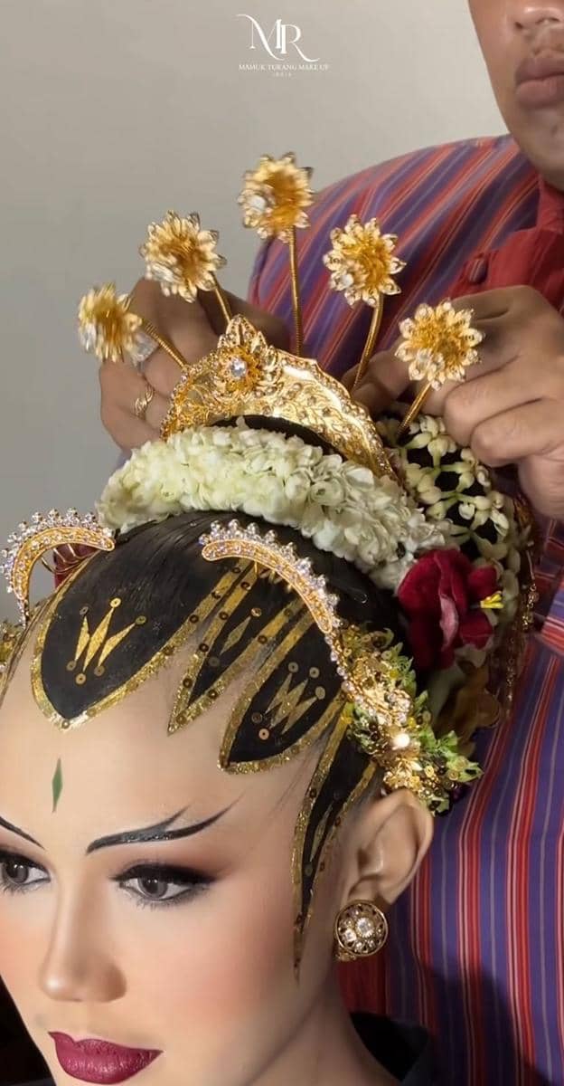 Gaya Busana dan Makeup Ngunduh Mantu Yosika Ayumi, Mantu Soimah (instagram.com/mamuktukangmakeup)