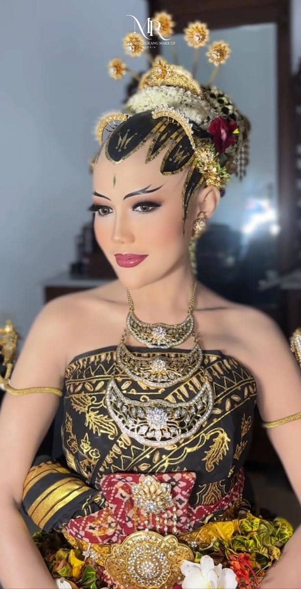 Gaya Busana dan Makeup Ngunduh Mantu Yosika Ayumi, Mantu Soimah (instagram.com/mamuktukangmakeup)