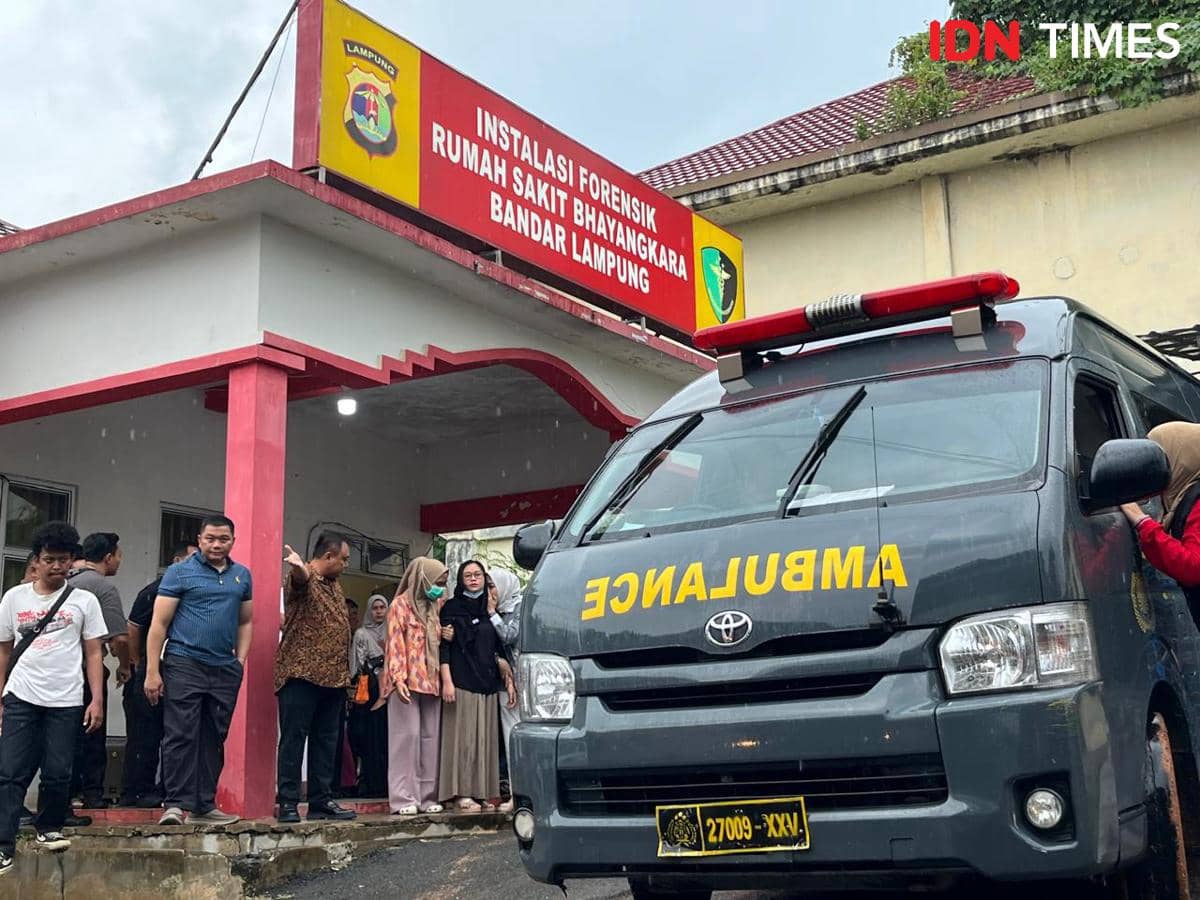 Isak Tangis Iringi Pelepasan Jenazah Brigpol AS, Istri: Bunuh Pelaku!