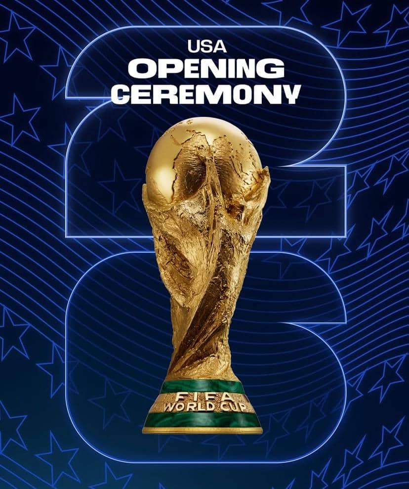 Piala Dunia FIFA berwarna emas dengan tulisan 'USA Opening Ceremony' dan angka 26 di latar belakang berwarna biru.
