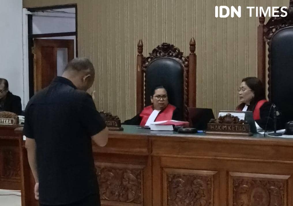 Jual Senjata Api Markas, Eks Anggota Polda NTT Menangis Divonis Ringan