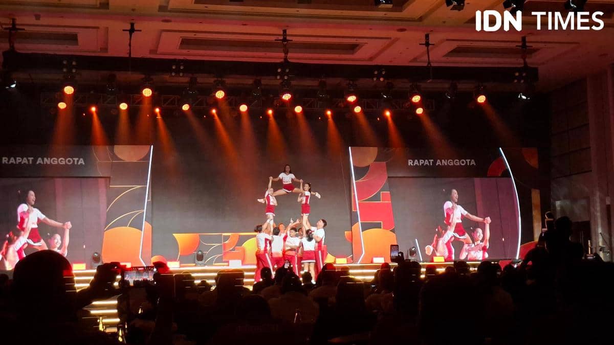 Penampilan cabor Cheerleading dalam pembukaan Rapat Anggota Tahunan Komite Olimpiade Indonesia 2026 (IDN Times/Margith Damanik)