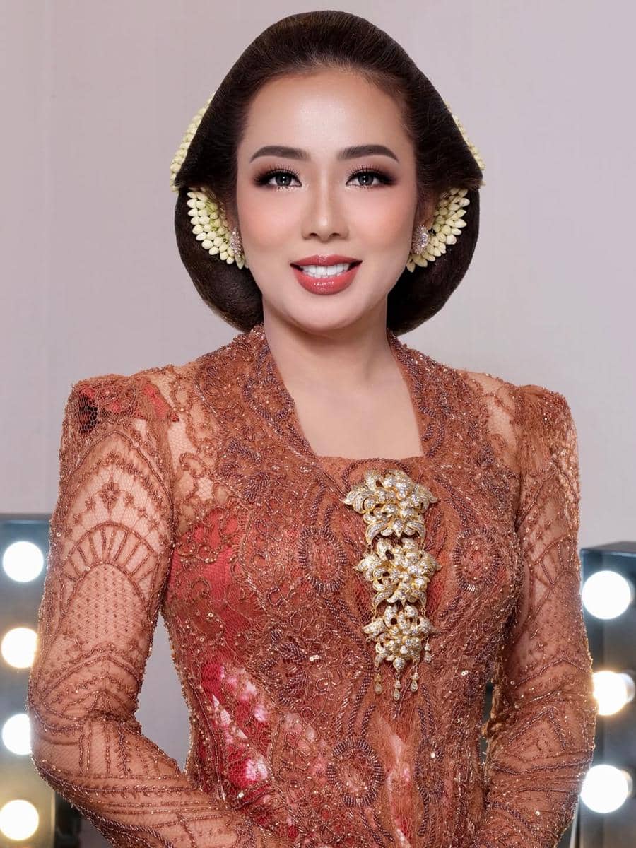 Gaya Keluarga di Acara Ngunduh Mantu Soimah (instagram.com/mamuktukangmakeup)