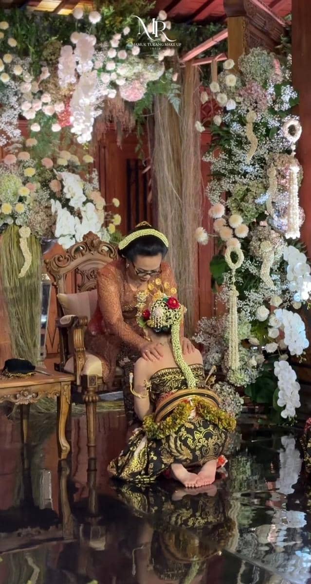 Gaya Busana dan Makeup Ngunduh Mantu Yosika Ayumi, Mantu Soimah (instagram.com/mamuktukangmakeup)