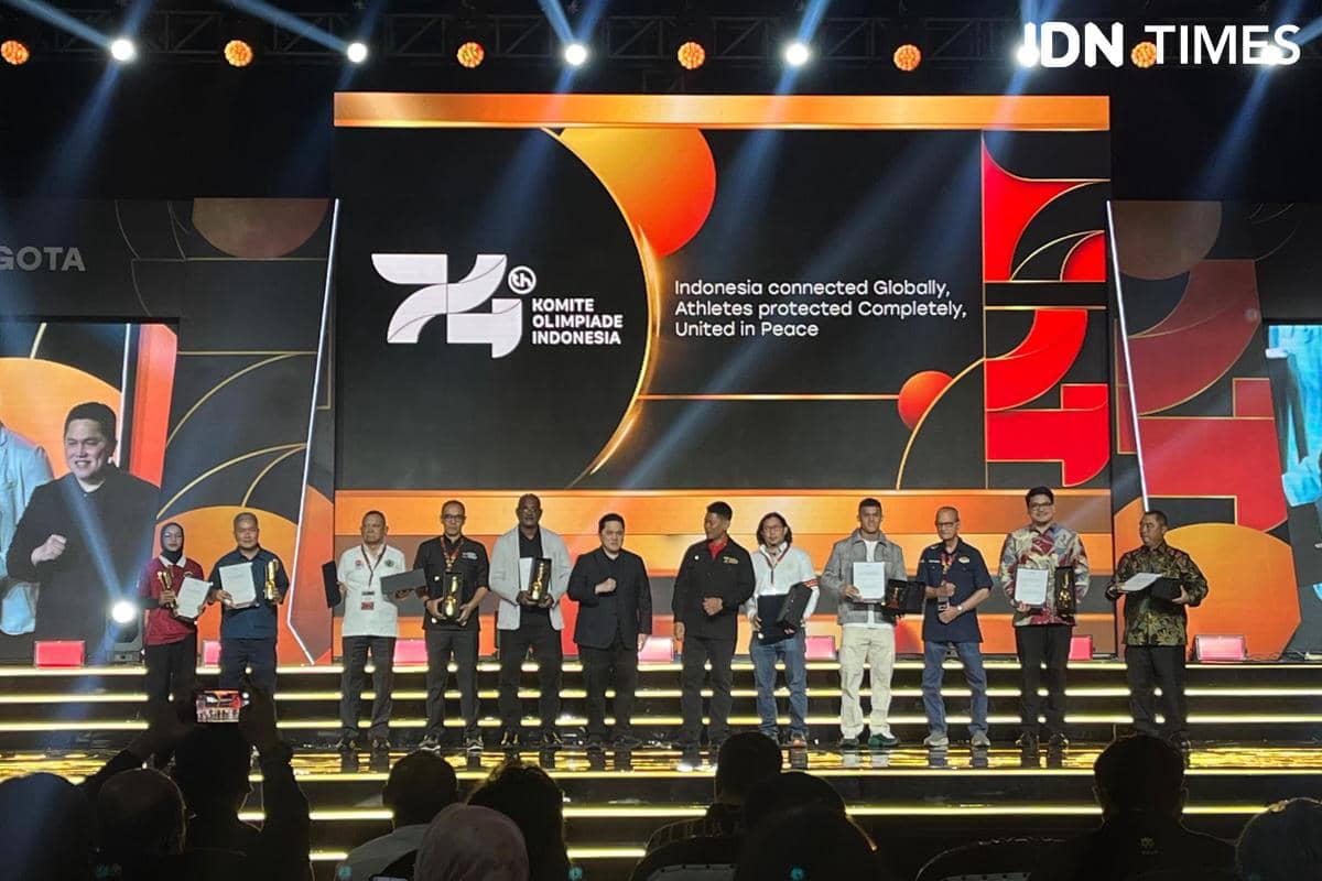 Komite Olimpiade Indonesia memberikan The Game Changer Award 2026 (IDN Times/Margith Damanik)