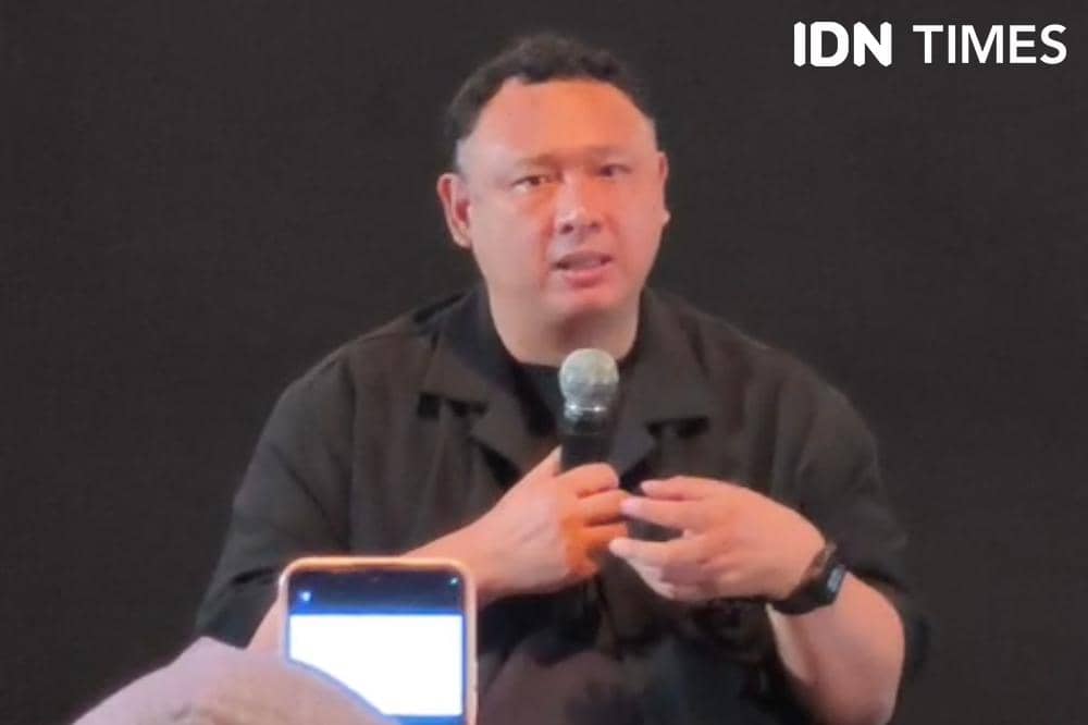 Potret Kuntz Agus, sutradara Yang Lain Boleh Hilang Asal Kamu Jangan, dalam press conference di Jakarta, Jumat (8/5/2026)