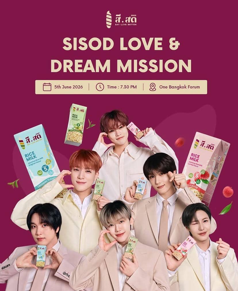 Enam anggota grup musik pria berpose memegang produk susu beras SISOD dengan latar belakang ungu dan tulisan acara SISOD Love & Dream Mission.