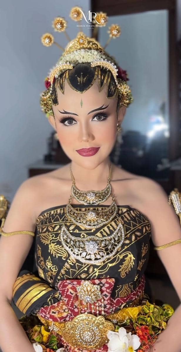 Gaya Busana dan Makeup Ngunduh Mantu Yosika Ayumi, Mantu Soimah (instagram.com/mamuktukangmakeup)