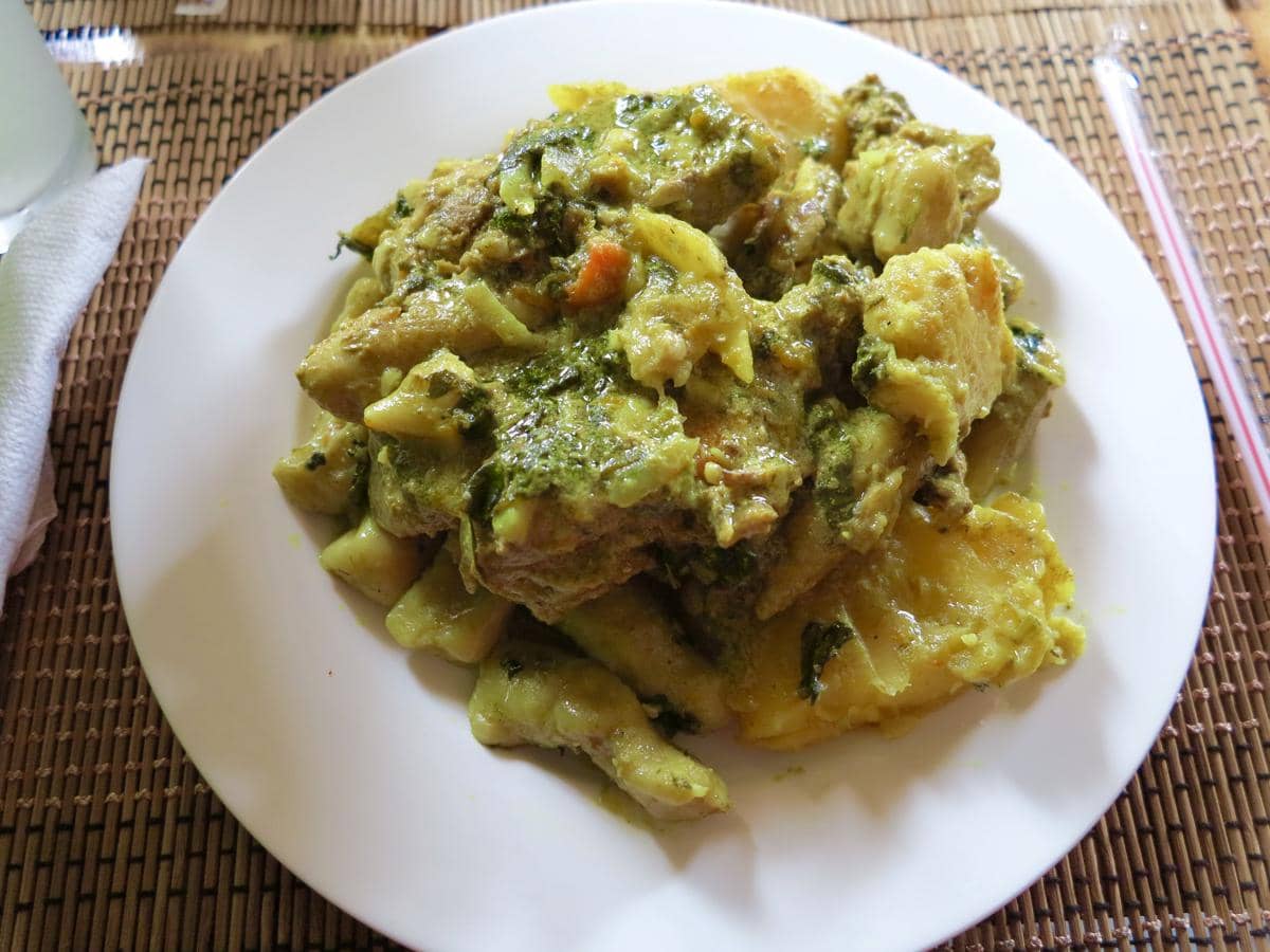 Oil Down merupakan makanan nasional Grenada yang dimasak menggunakan santan dan sukun.