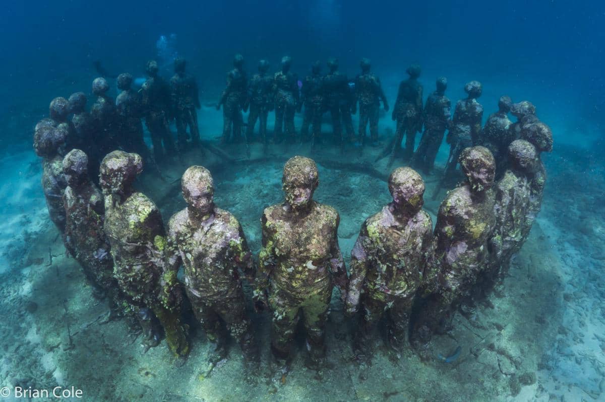 patung bawah laut di Molinere Underwater Sculpture Park.
