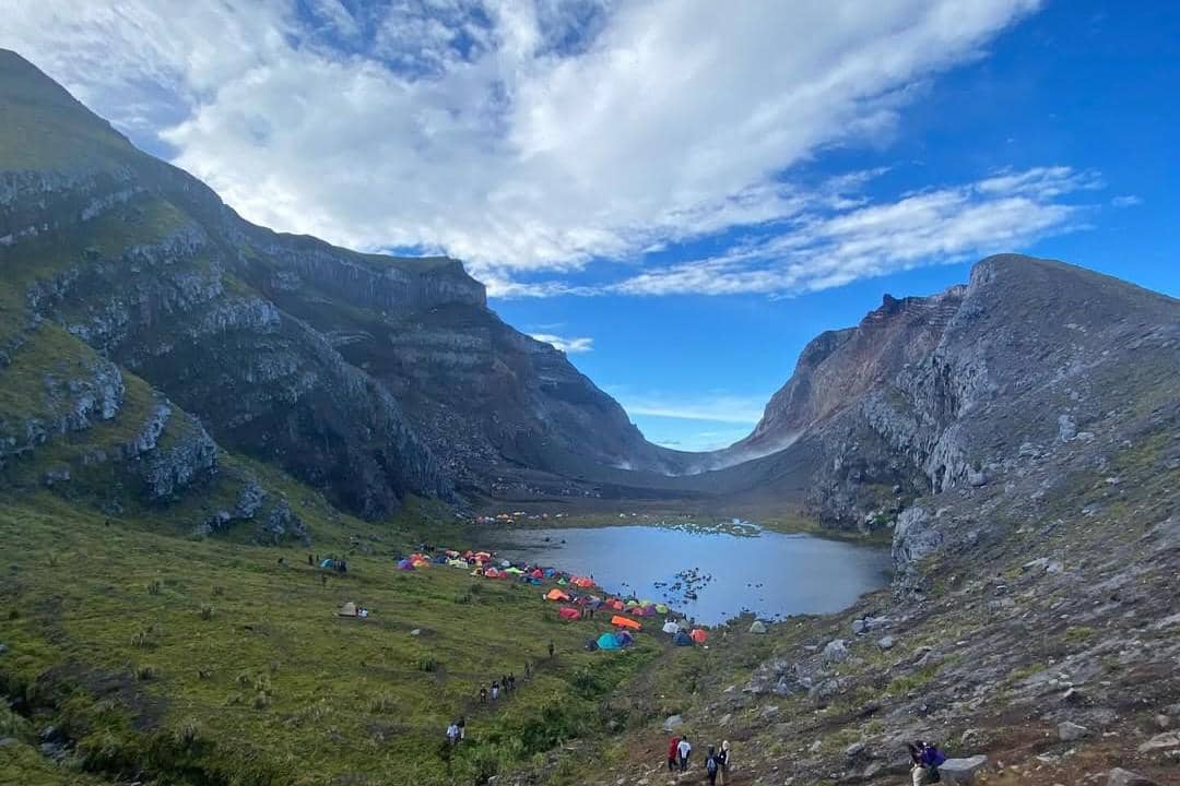 5 Gunung di Halmahera yang Wajib Masuk Bucket List Pendaki