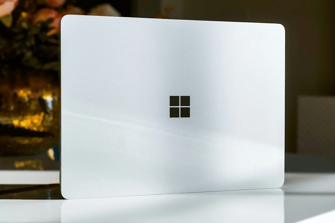 ilustrasi laptop