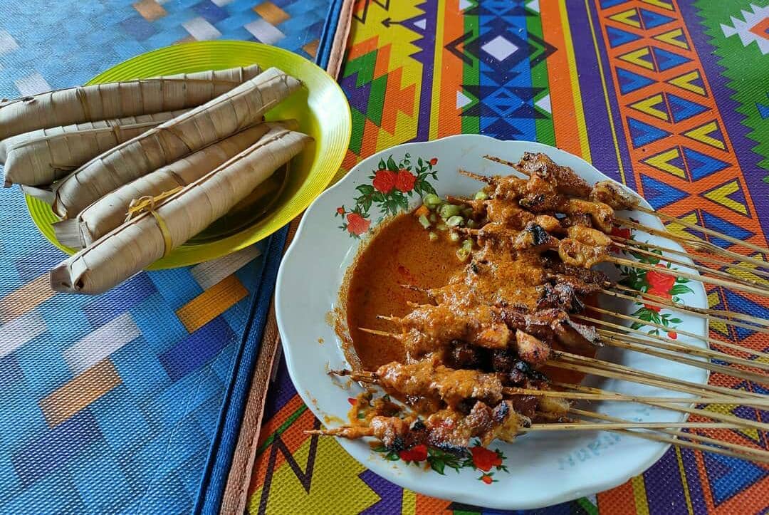 ilustrasi sate bulayak
