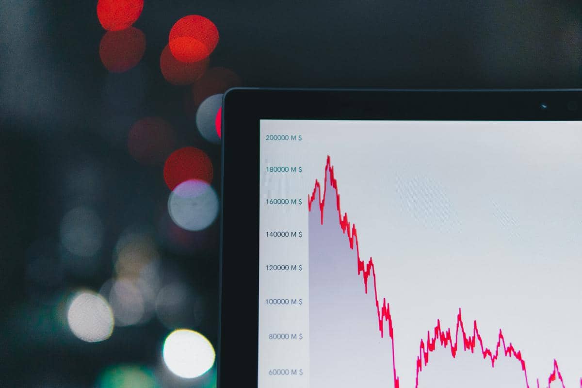 Ilustrasi nilai investasi sedang turun
