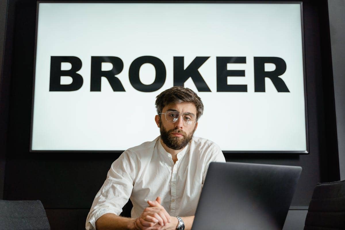 ilustrasi broker