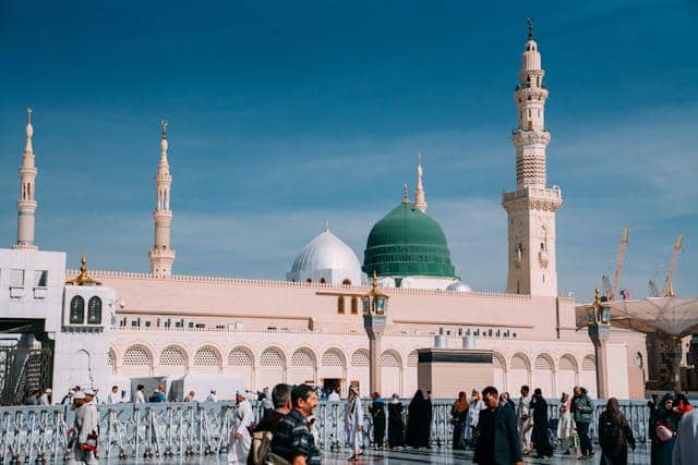 5 Arti Warna Pintu Masjid Nabawi, Ingat Kodenya agar Tidak Tersesat!