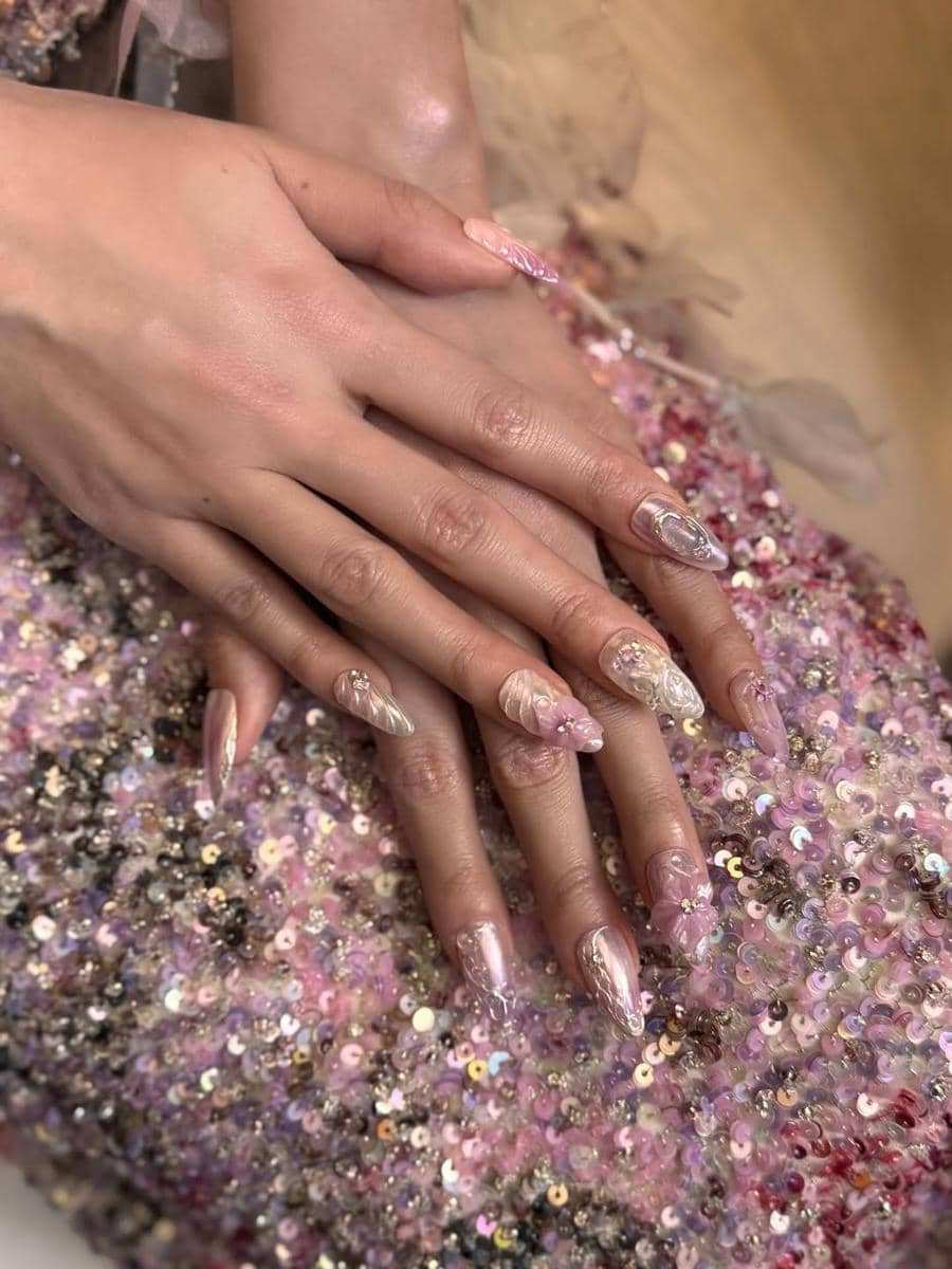 Inspirasi nail art seleb di Met Gala 2026 