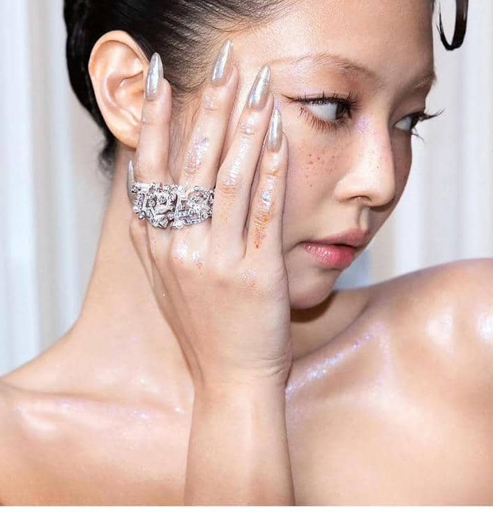 Inspirasi nail art seleb di Met Gala 2026
