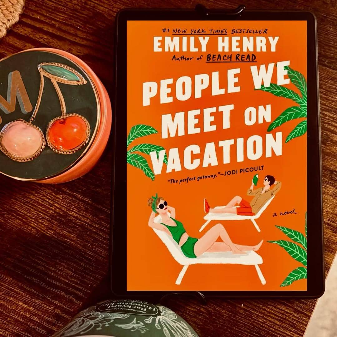 Tampilan buku People We Meet on Vacation by Emily Henry