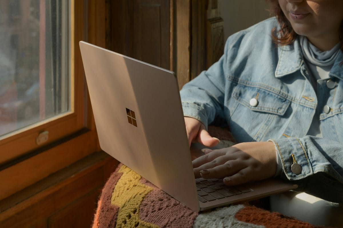 ilustrasi laptop