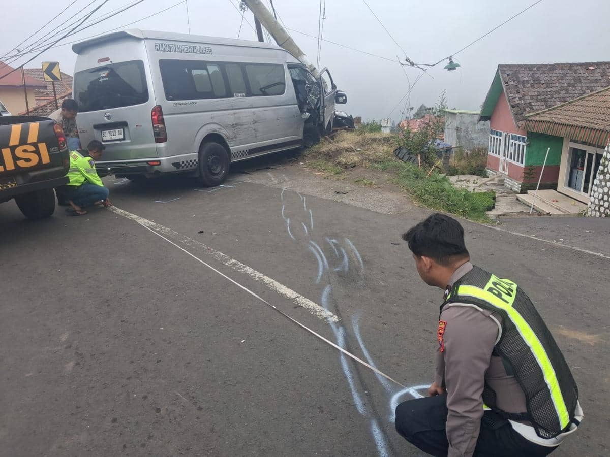 Kronologi Wisatawan Singapura Kecelakaan di Jalur Bromo, 9 Luka