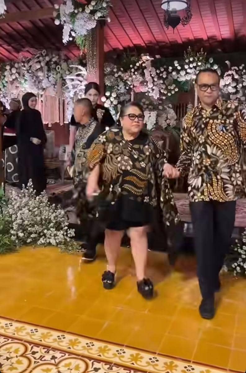 Gaya Tamu Artis di Ngunduh Mantu Kedua Anak Soimah (instagram.com/allartis via nunung63.official)