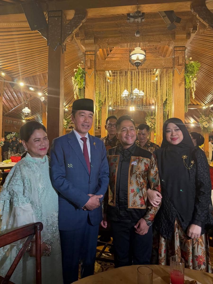 Gaya Tamu Artis di Ngunduh Mantu Kedua Anak Soimah (instagram.com/irfanhakim75)