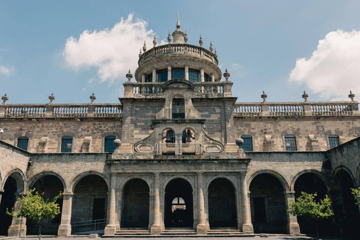 Potret Hospicio Cabañas di Meksiko 