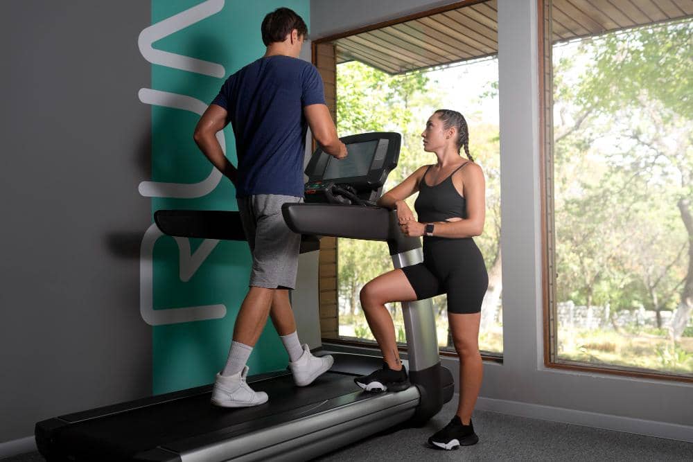 8 Kesalahan Form Lari di Treadmill dan Cara Memperbaikinya
