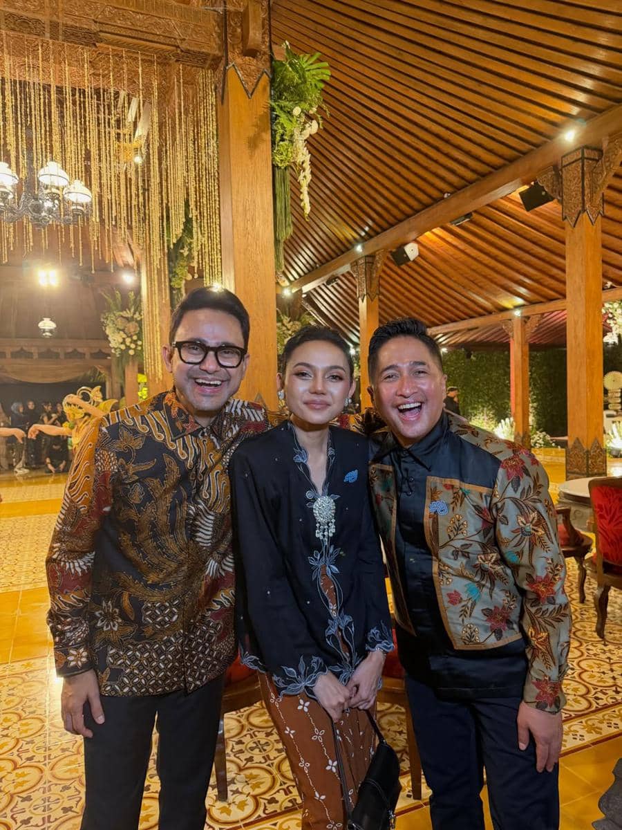 Gaya Tamu Artis di Ngunduh Mantu Kedua Anak Soimah (instagram.com/irfanhakim75)