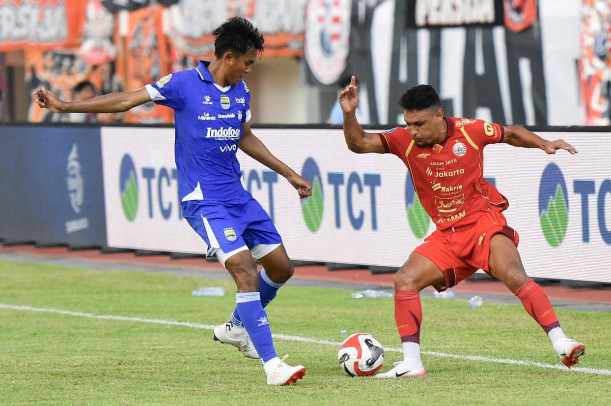antarafoto-persija-jakarta-melawan-persib-bandung-1778428117.jpg