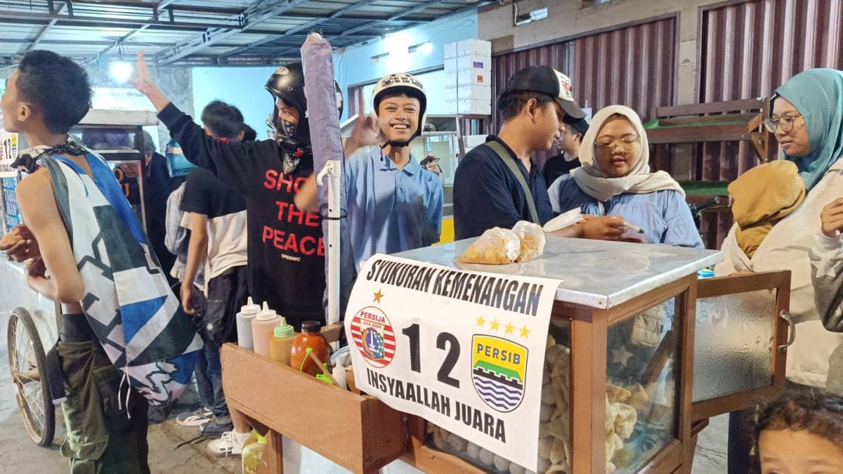 Persib Kalahkan Persija, Tukang Baso Tahu dan Cilok Gratiskan Dagangan