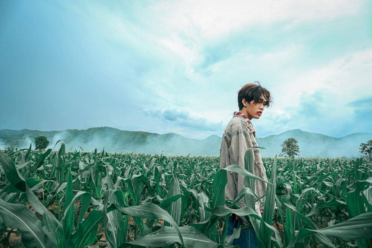 cuplikan MV "KRYPTONITE"