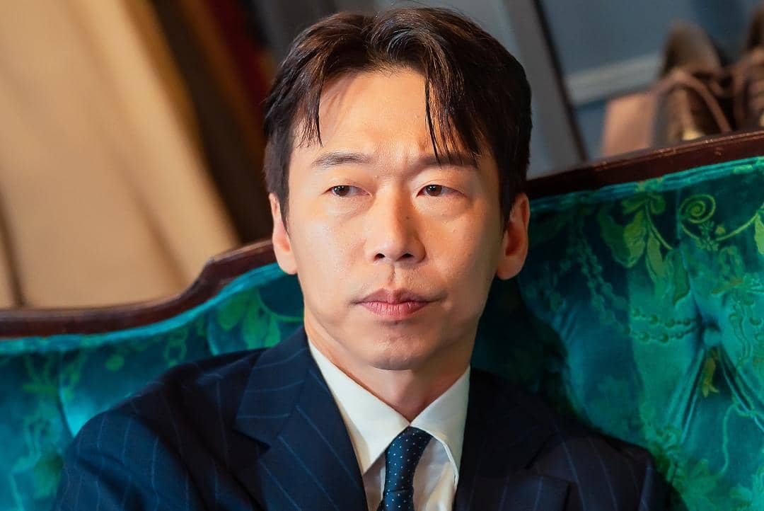 Yoon Byung Hee di drama Sold Out on You