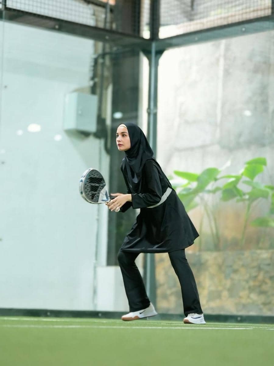 inspirasi outfit olahraga ala Shireen Sungkar 