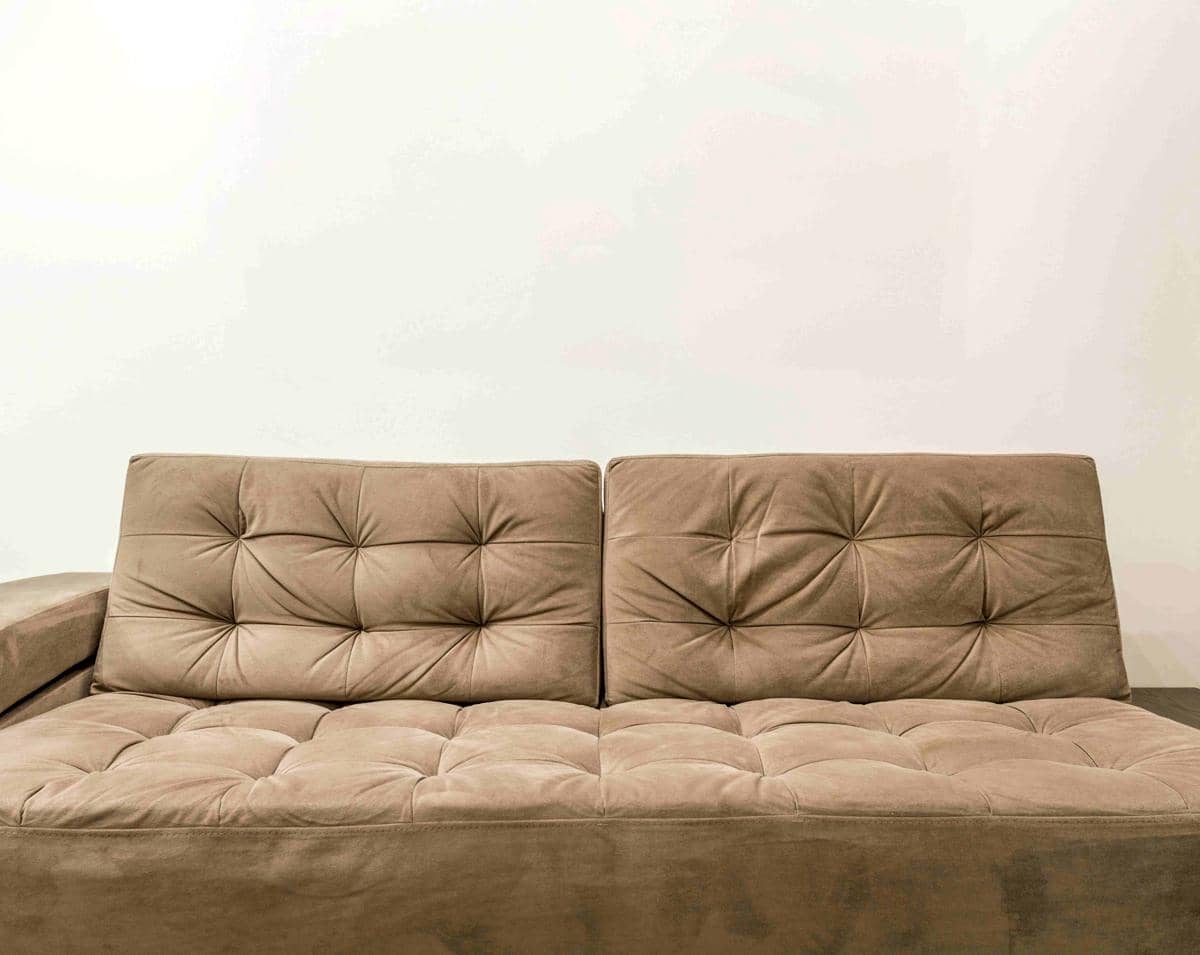 ilustrasi sofa microfiber warna beige