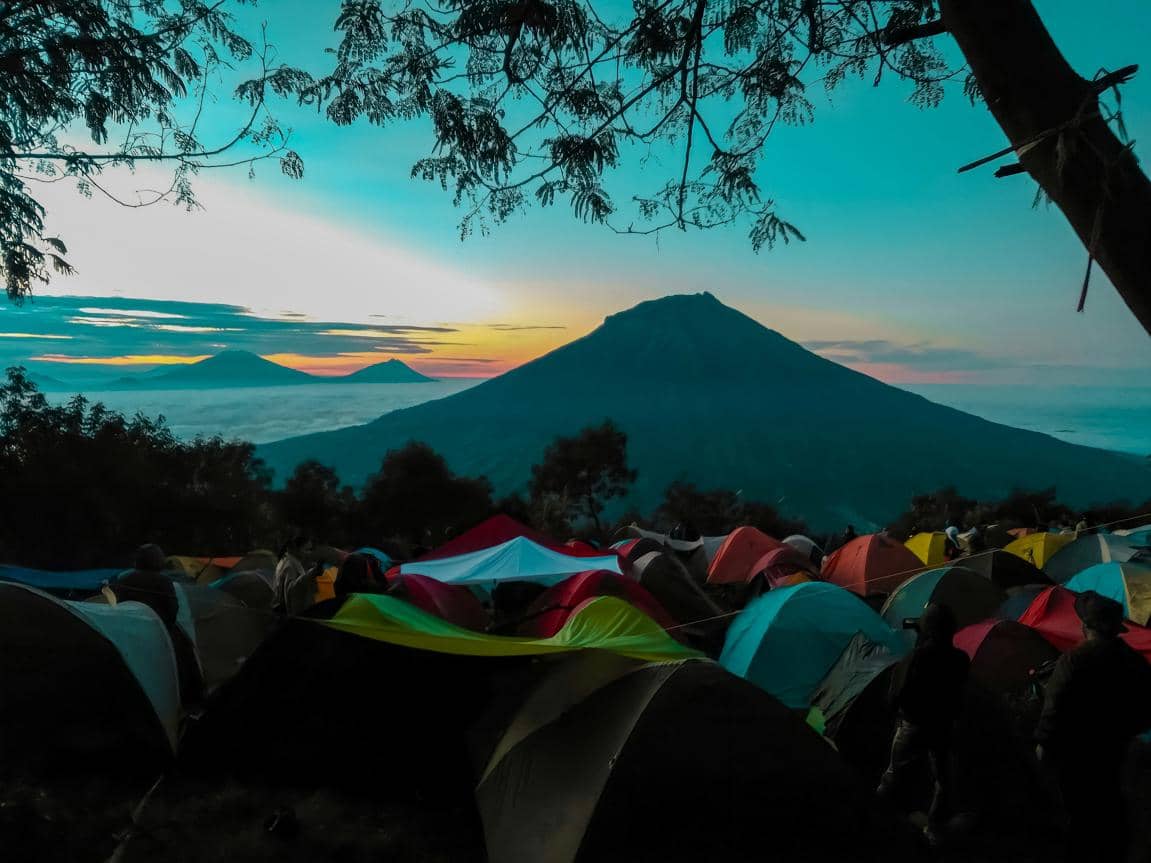 ilustrasi Gunung Sindoro (unsplash.com/Fidha Nur Anisa)