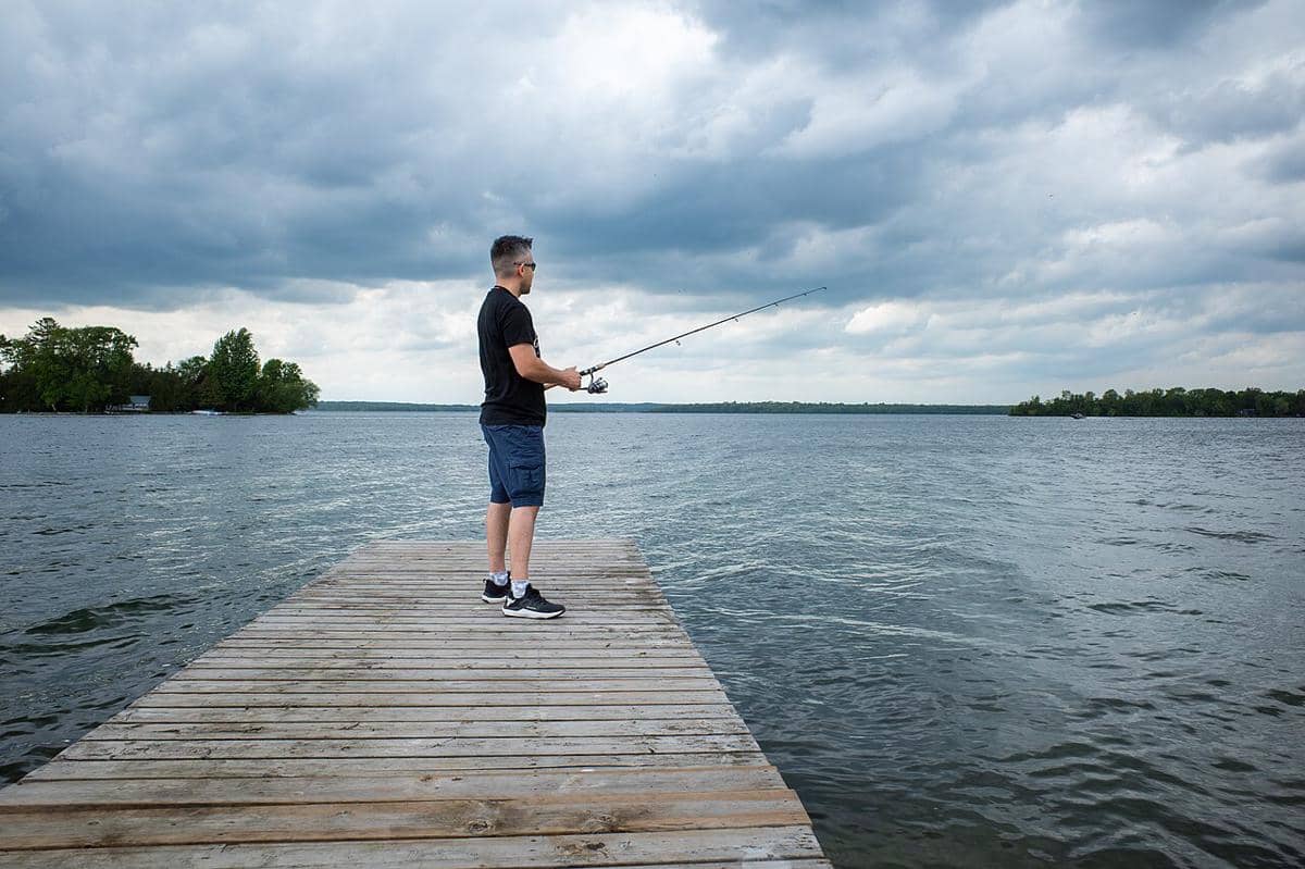 ilustrasi memancing di Lake Ontario