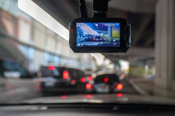 ilustrasi dashcam mobil 