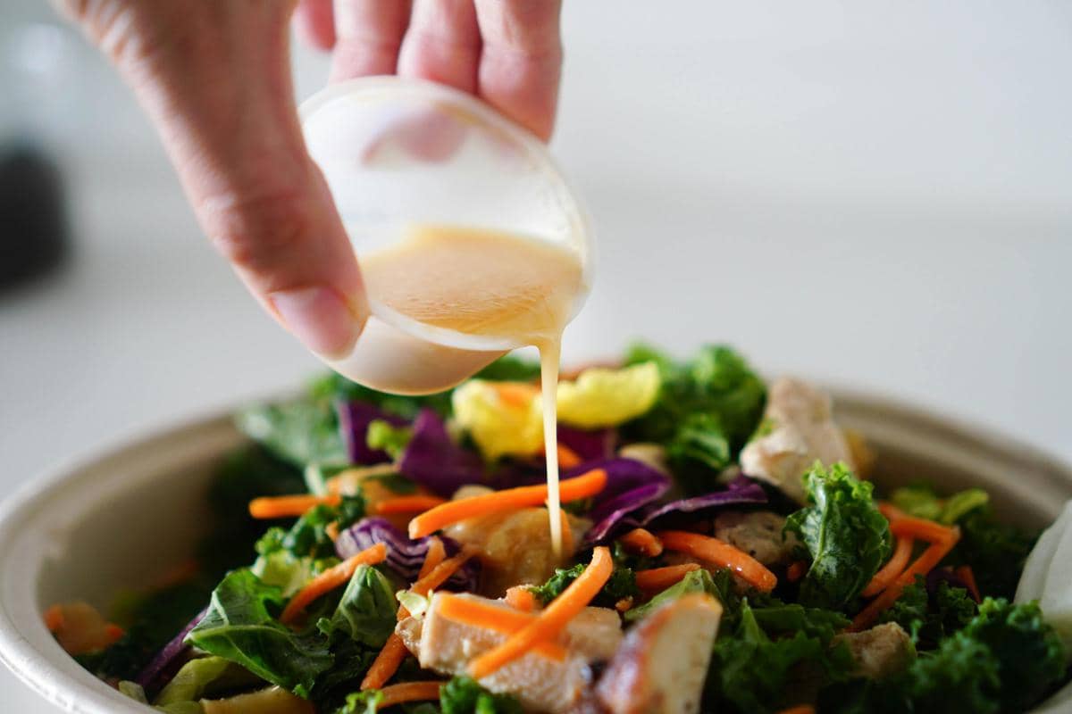 ilustrasi dressing salad