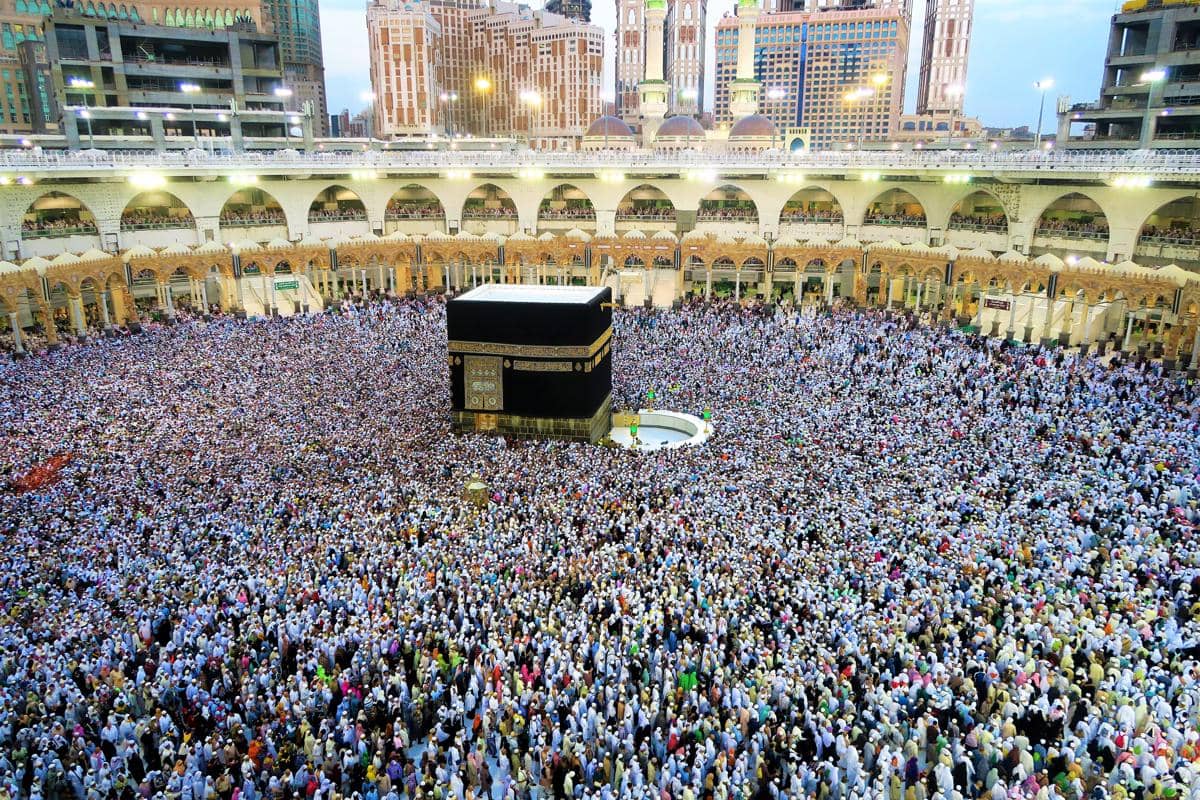 Foto Jamaah Haji sedang Tawaf mengelilingi Ka'bah