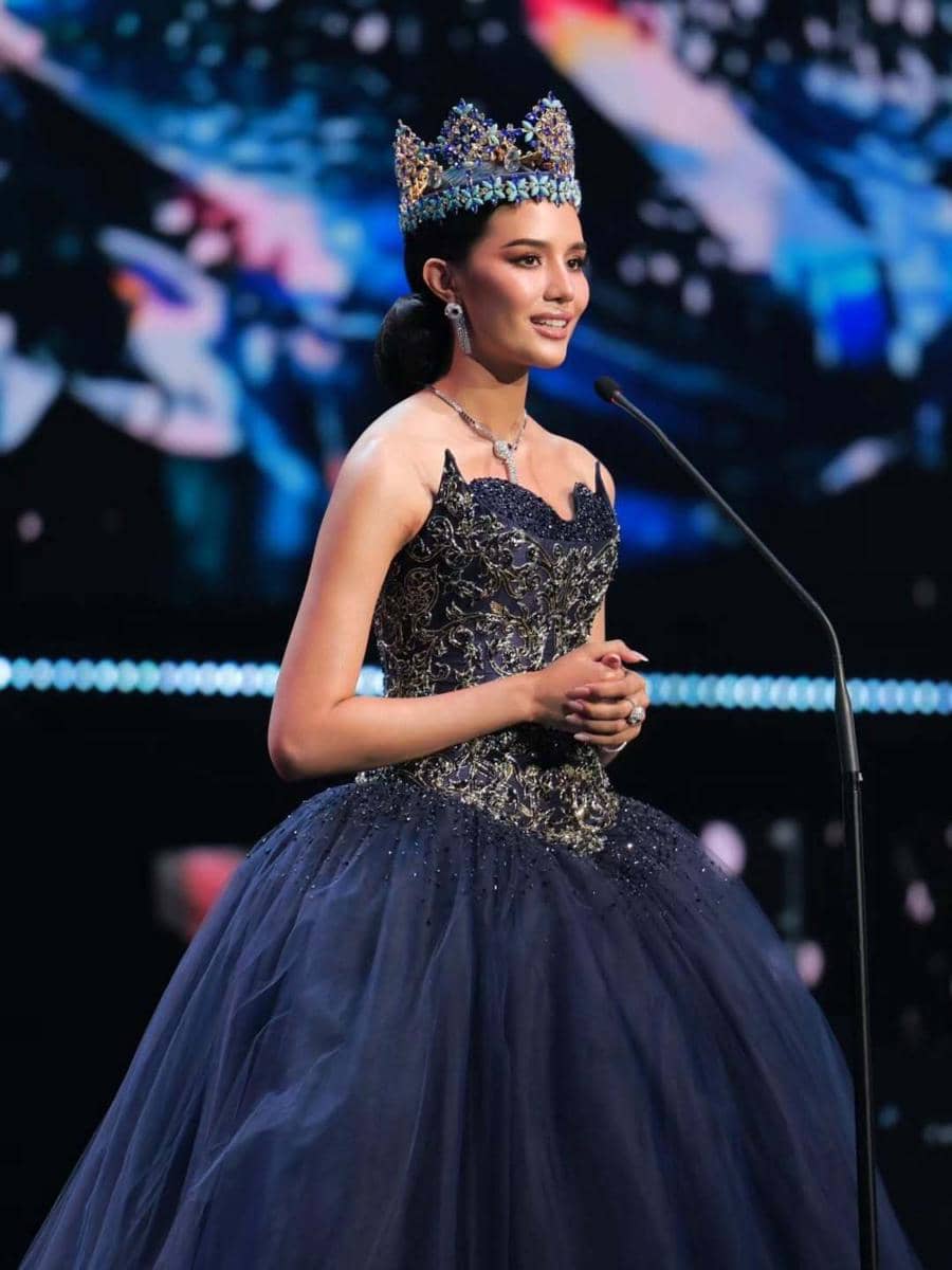Potret Last Walk Opal Suchata Sebagai Miss World Thailand 2025
