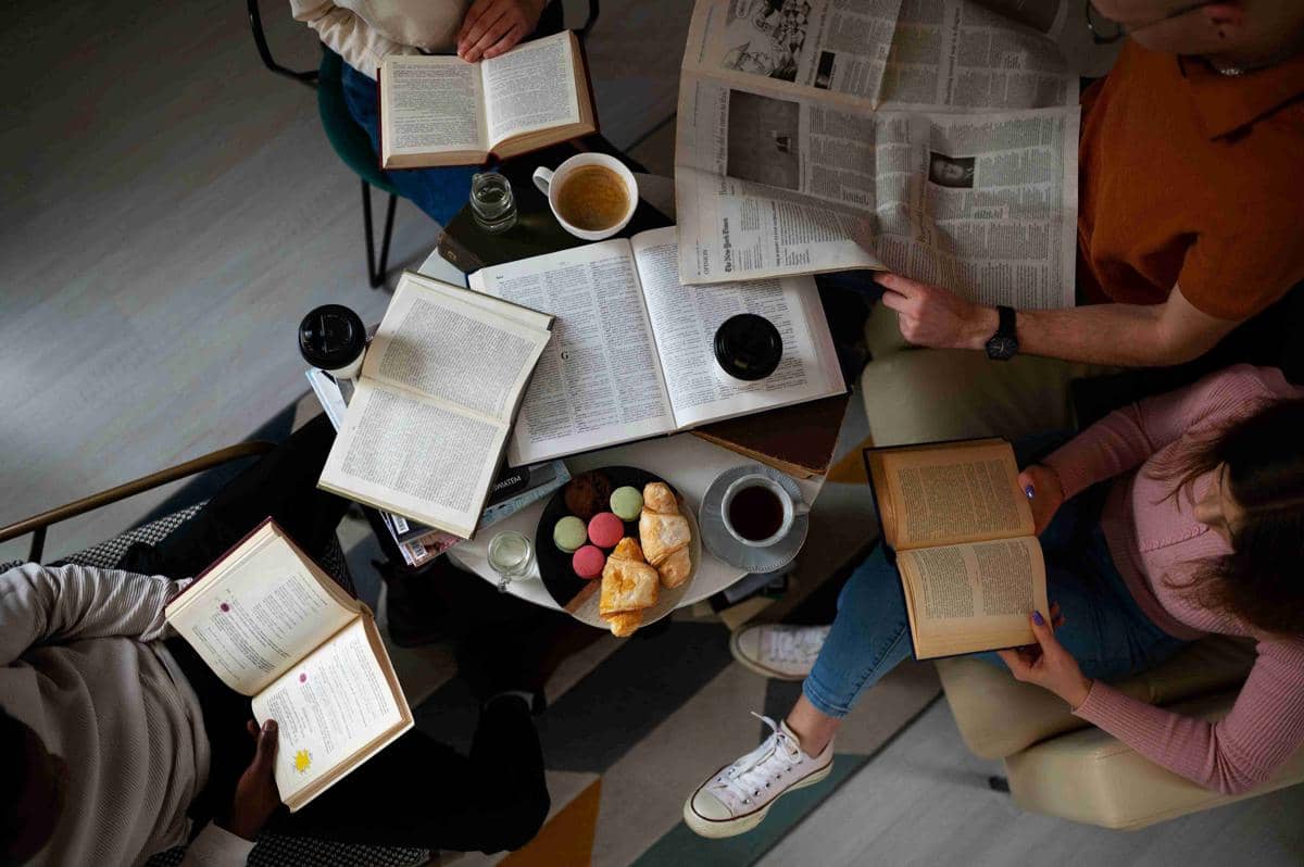 3 Library Cafe di Kediri, Nyaman Buat Nongkrong Sambil Baca Buku