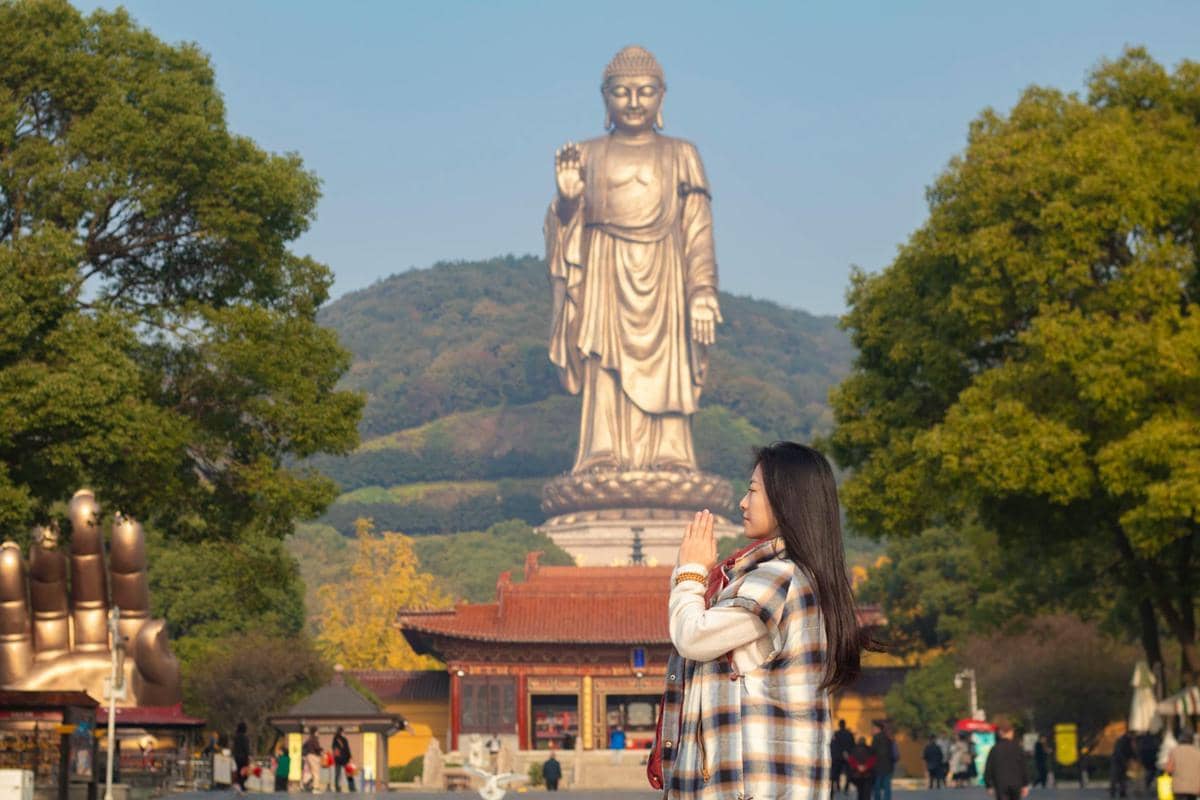 5 Tempat Wisata di China dengan Patung Buddha Raksasa