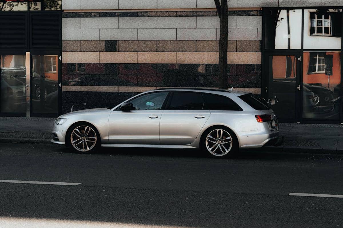 ilustrasi mobil wagon